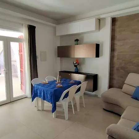 Apartment Trilocale Cod 483 *